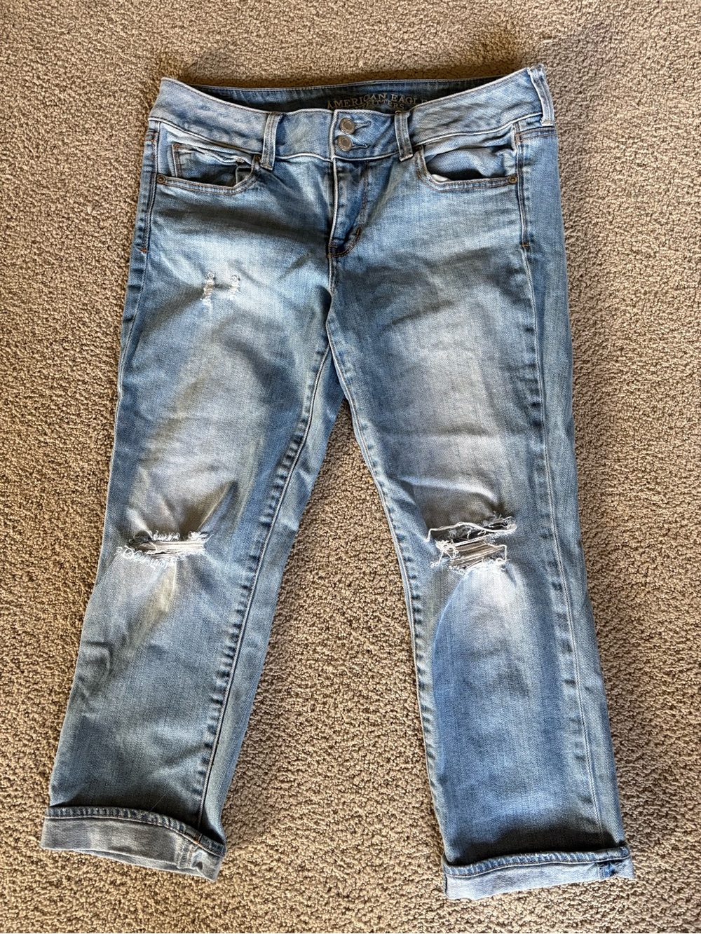 American Eagle Outfitters Women’s Distressed Light Blue Denim Crop Jeans
